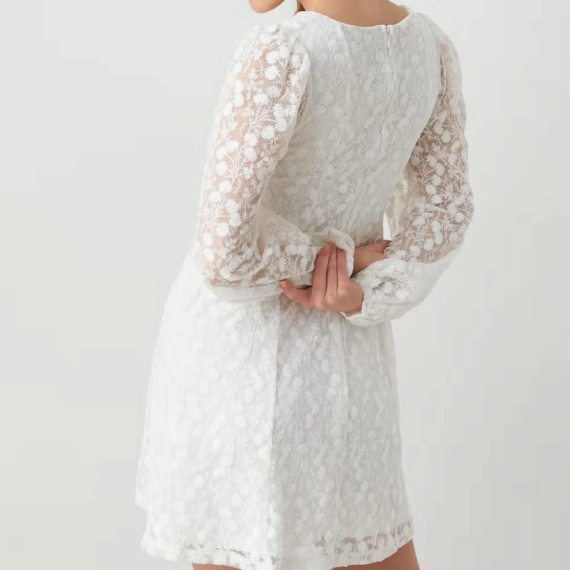 Vit spetsklänning från Gina Tricot - 2