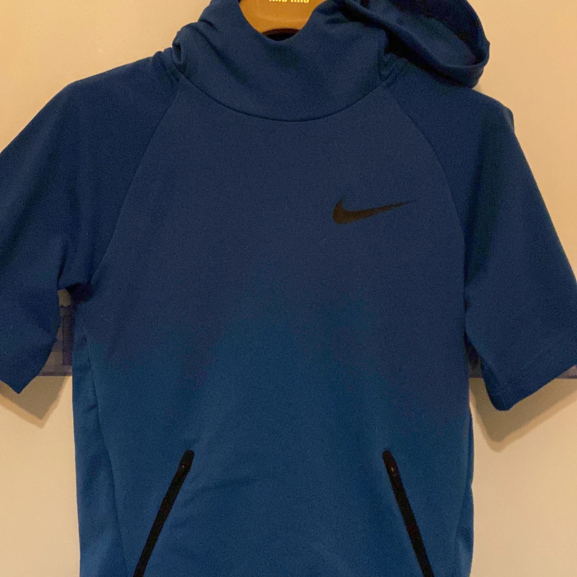 Blå kortärmad hoodie från Nike - 90