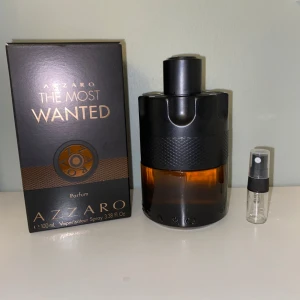Azzaro most wanted parfum - Säljer samples på denna populära vinter doft med noter av vanilj trä och ingefära som gör en extremt bra kombination! 1ml=20kr 2ml=35kr