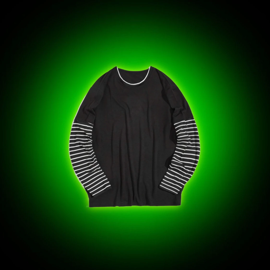 Svart tröja med randiga ärmar