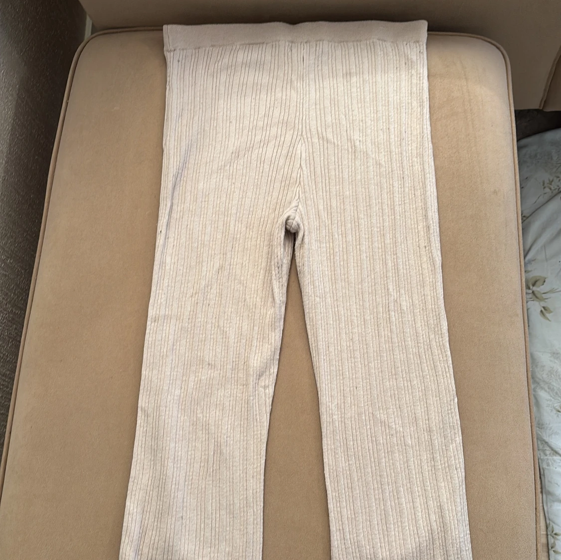 Beige ribbade byxor - 1