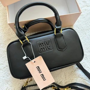 Helt ny väska med box  - Helt ny väska med box 