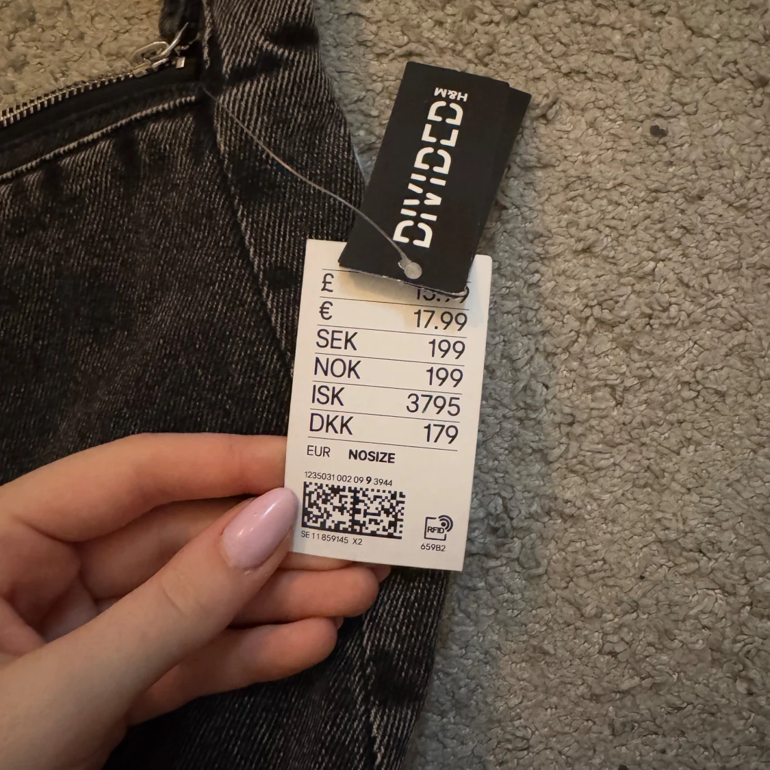 Svart axelväska från Divided - 1