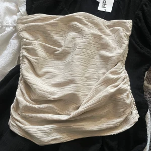 Tub topp - En beige tub topp som är perfekt till sommarn💕