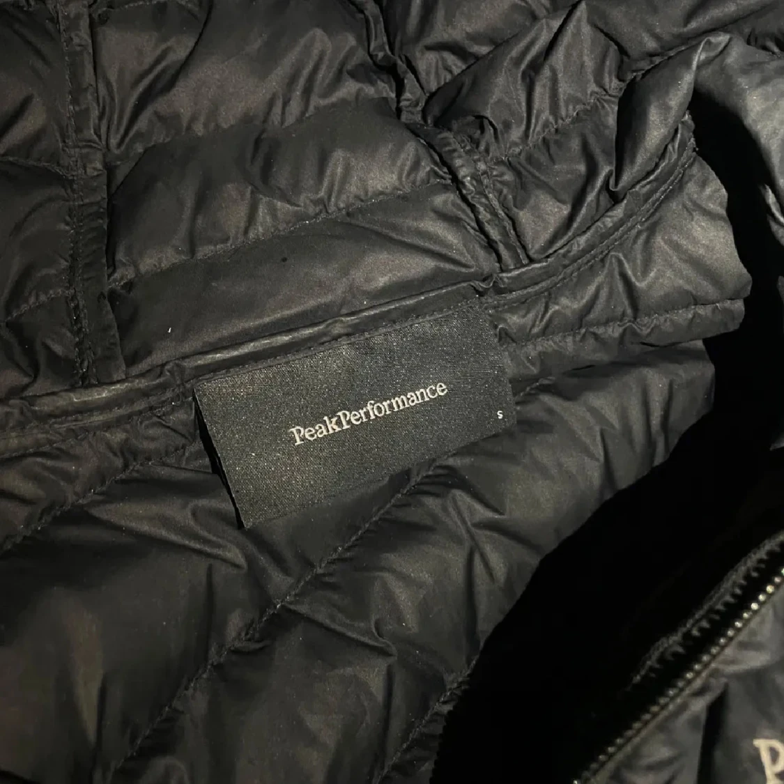 Svart dunjacka från Peak Performance - 91