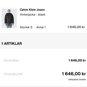 Calvin klein jacka - Calvin klein jacka med luva.En fin och bra vinterjacka, passar båda könen. Använd ett par gånger men annars inga problem med jackan, allt funkar som det ska.