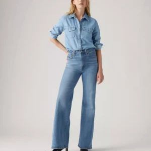 Levi’s Ribcage Bell - 29/32” Använda en gång.  Highwaist.  Utsvängda ben. 