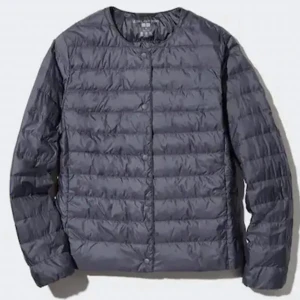 Uniqlo jacka  - Jätte snygg uniqlo jacka! Storlek Xs. Det finns ett litet hål som man knappt inte ser, så derför säljer jag den lite billigare.