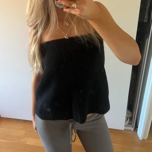 Stickad topp - Söt stickad topp från zara, storlek S🖤🫧