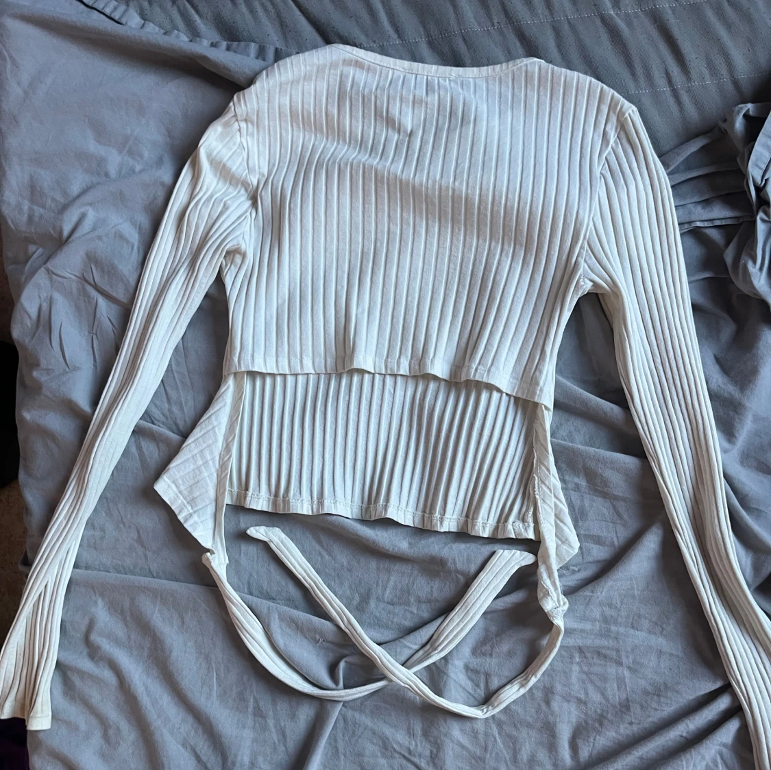 Vit tröja öppen rygg - 90