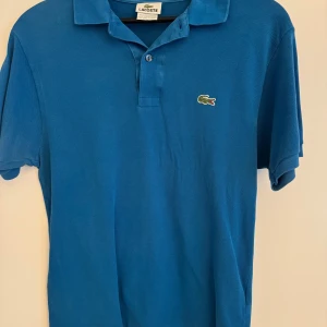 Lacoste pike  - Lacoste pike Storlek:Small Skick:7/10 Pris:50kr  Köparen står för eventuell frakt. (Litet märke vid neck tagen)