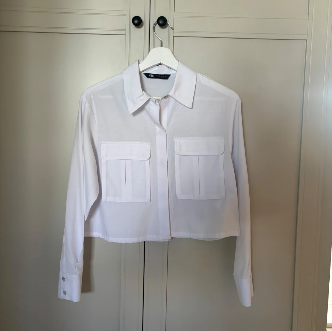 Vit croppad skjorta från Zara