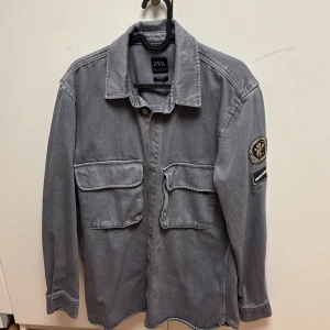 Overshirt/Jacka - Super fräsch overshirt/Jacka  använd några gånger storlek Medium säljs för 300kr