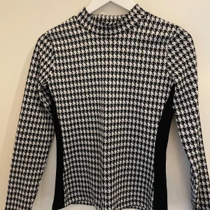 Tröja med hundtandsmönster  - Söt tröja i barnstorlek 158/ca xs💫