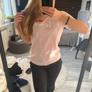 ellesse T-shirt - ellesse t-shirt. Helt ny.