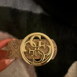 guess bälte  - gott skick  