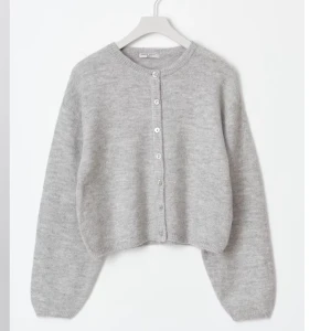 Kofta - Säljer min superfina kofta från Gina som är slutsåld online! Säljer den då jag hittade en som jag tycker passar bättre. Använd max 3 ggr Pris går att diskutera vid snabb affär Nypris: 399