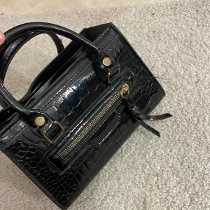 Väska  - Aldrig andvänd 