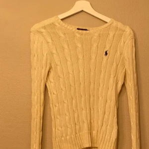 Ralph Lauren Tröja - Snygg Ralph Lauren tröja som tyvärr inte kommer till användning! Passar perfa till höst/vinter! Pris kan diskuteras vid snabb affär