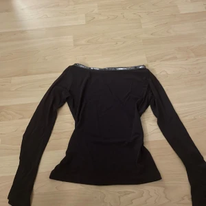 lila tröja - Jätte söt lila långärmad tröja!! Perfekt skick och köpt på humana.