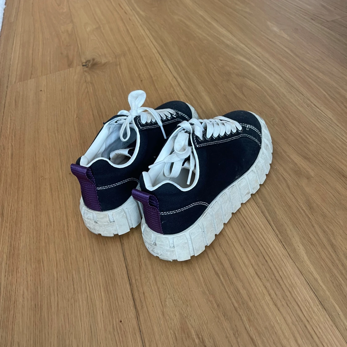 Sneakers  - 90