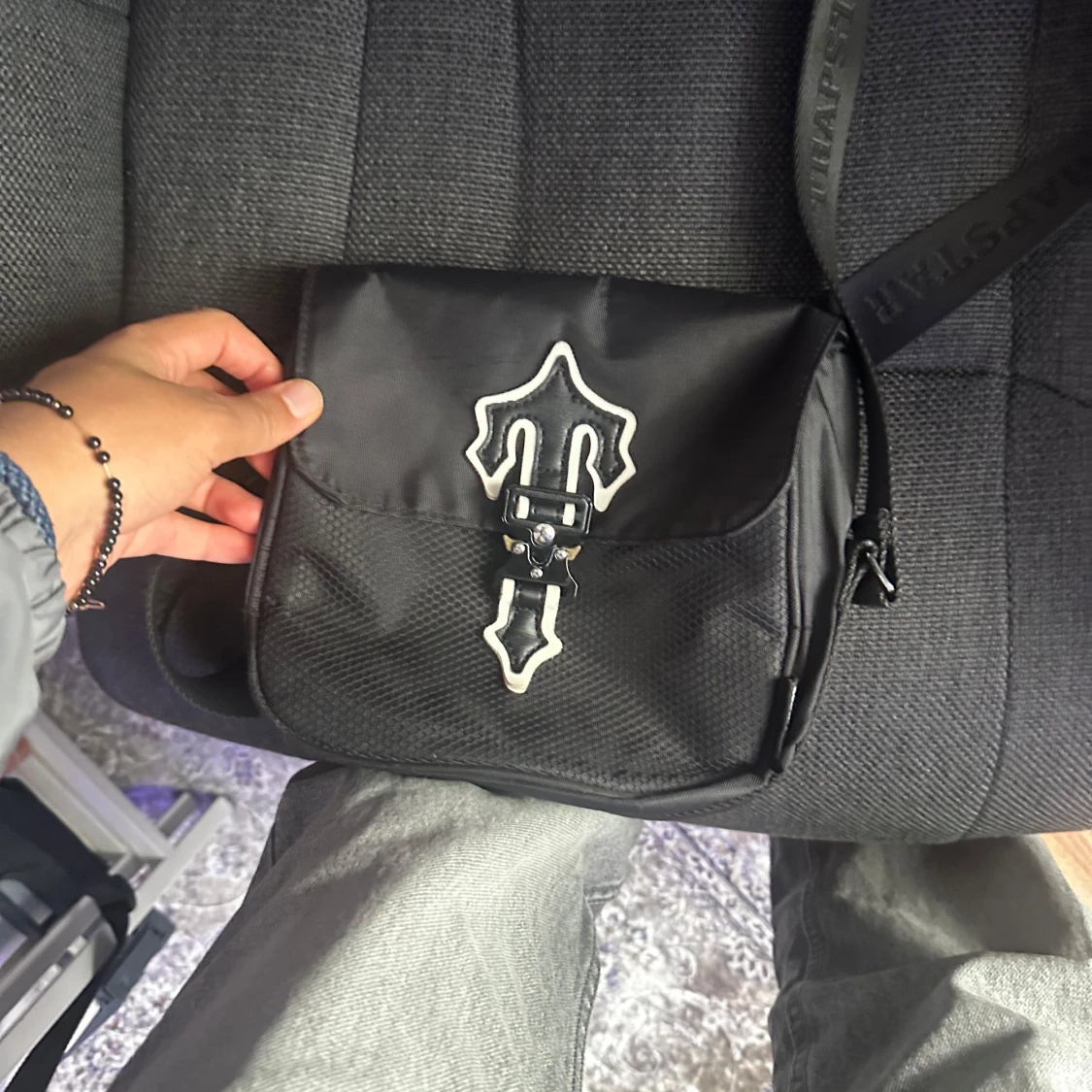 Svart axelväska från Trapstar - 90