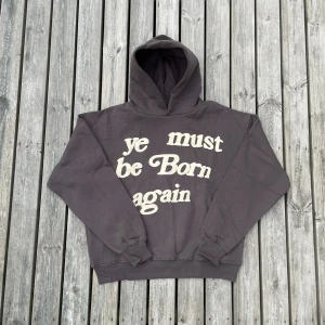 Ye must be born again  - Säljer en ny hoodie för billigt pris 