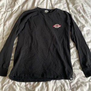 Långärmad  - Långärmad Dickies tröja. Använd nån gång. 