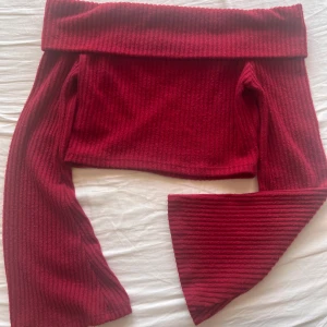 Långärmad off shoulder  - Använd en gång väldigt skön 