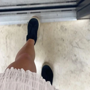 Eytys - Lägger ut igen. Säljer mina eytys svarta storlek 39. Köp direkt för 400