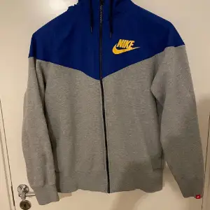 Nike hoodie i väldigt bra skick