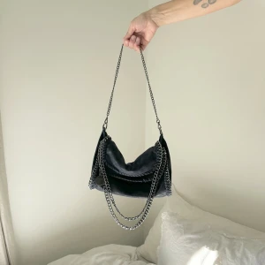 Väska  - Stella mccartney liknande väska i mörkblå  