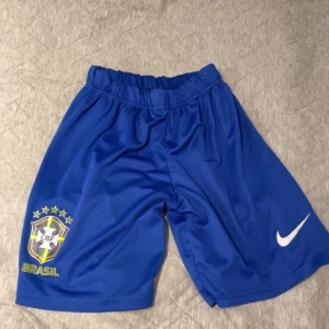 Brasilianska shorts - Söljer de för de är för små