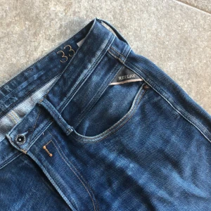 Replay byxor 33/32 - Säljer nu dessa snygga replay byxor i storlek 33/32 skick 9/10🙂