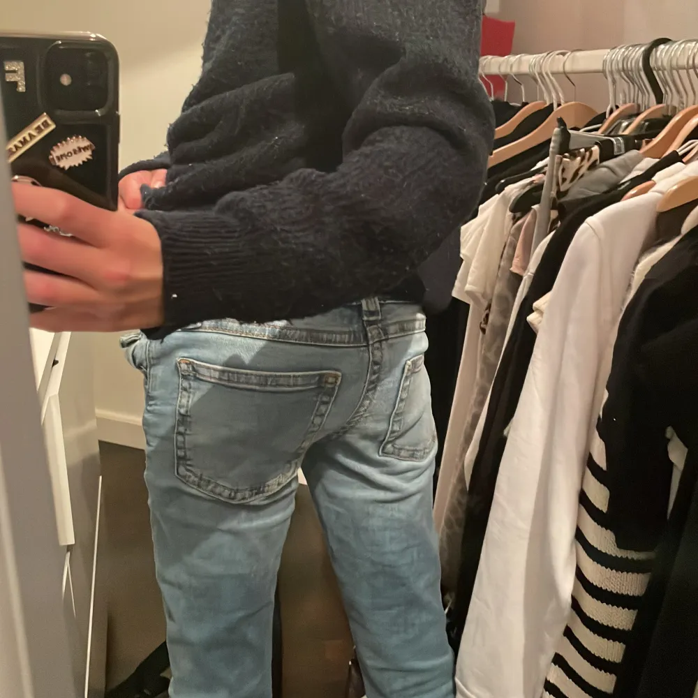 Inköpta från Gina Tricot! Storlek 152💛 Använda fåtal gånger!!💕 . Jeans & Byxor.