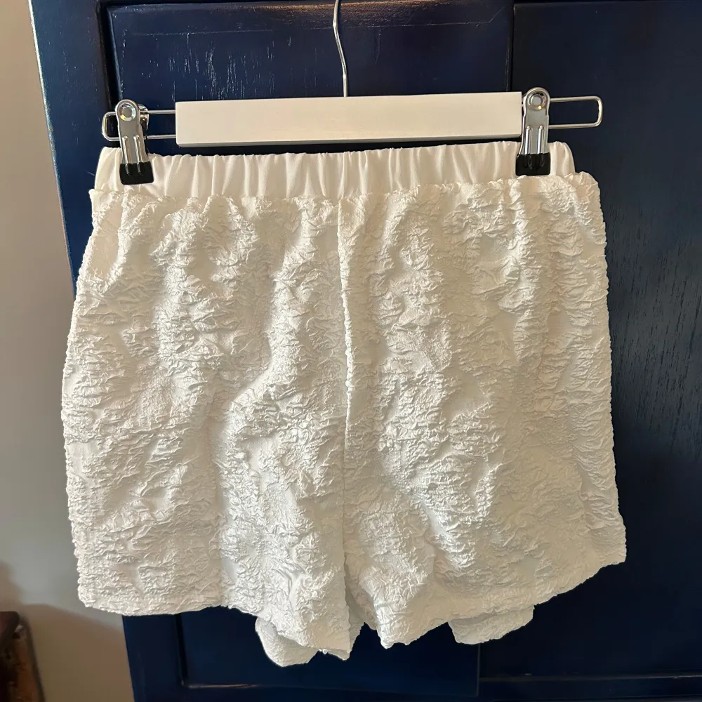 Ett fint sett storlek M, linne med shorts . Klänningar.