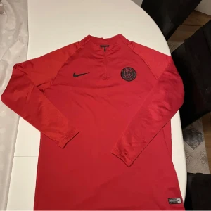 PSG Tröja - Säljer min äkta psg tröja då jag inte använder den längre
