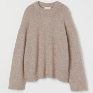 Mohair stickad tröja HM - Sitter mer som en s och är i jättebra skick!:) 