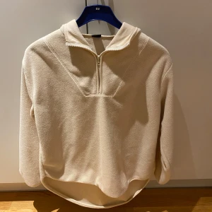 Fleecekofta - Jättemysig perfekt för hösten, har desvärre inte fått användning av den