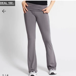Flared pants  - Säljer dessa två yoga pants från Lager 157 i strl XS. Båda är endast använda en gång, fint skick. 💞100 kr styck