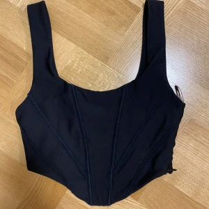 Korsett topp från zara - Svart korsett topp från zara😍