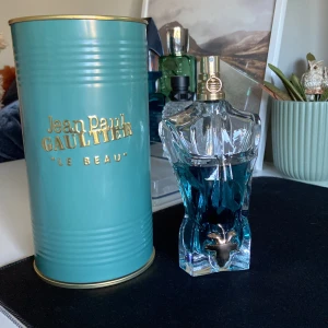 Jean Paul Gaultier le beau EdT - Det är ungefär 75-80ml kvar av 125ml Nypris ligger på runt 1200kr Priset är förhandlingsbart ☺️