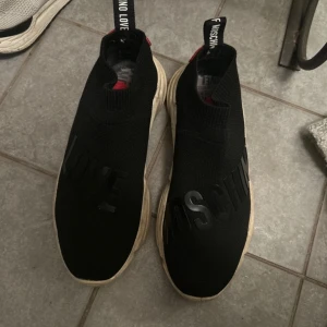 Moshino skor  - Moshino skor storlek 38 använd flertal gånger men är ändå i bra skick 