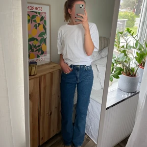 Midwaist straight jeans blåa från nakd - Jeans från nakd i en midwaist rak modell. Så snygga, fint skick. Jag är 174cm🩷