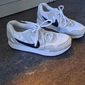 Nike skor storlek 37.5. Damskor 