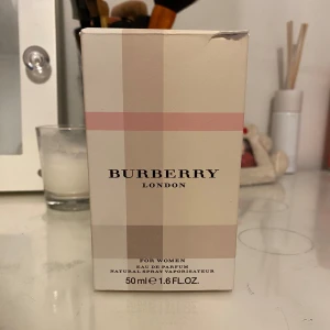 Burberry - ”london for her” parfym💗 - Säljer min burberry parfym jag fick i födelsedagspresent men endast testat. 💗Doftar super gott men inte på mig.💗nypris 1160 kr💓