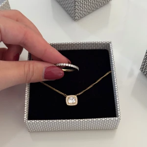 Smyckesset - Från Edblad, bra skick. Kartong till båda medkommer!