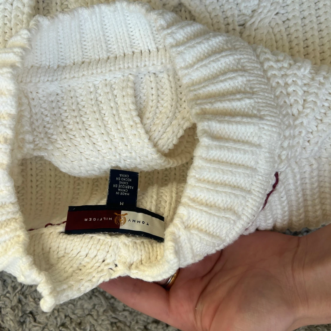 Vit stickad tröja från Tommy Hilfiger - 91