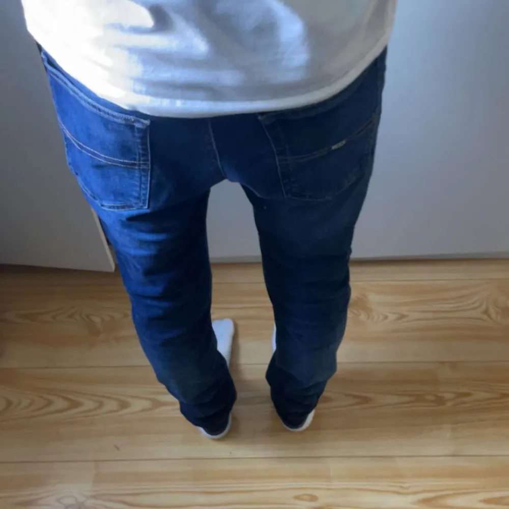 Säljer mina Tommy hilfiger jeans som jag inte använder längre. Storleken är W31/L34. Nyskick använd ett fåtal gånger. Nypris cirka 699 mitt pris 150. Jeans & Byxor.