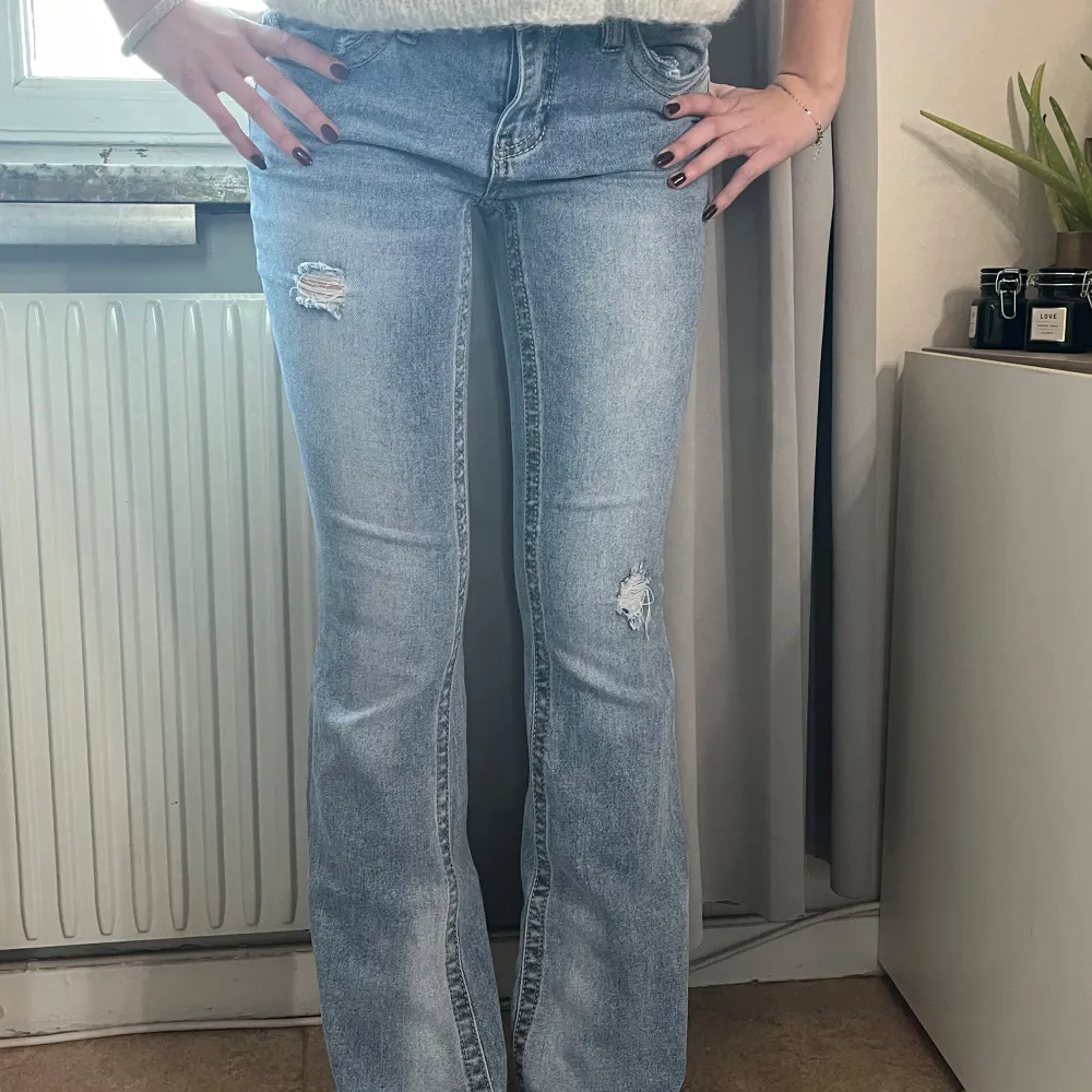 Super fina mid waist jeans fårn Austin landing - märkes jeans med stjärnor på baksidan. Aldrig använda och köpta för 900kr. Säljer för 800kr ❤️❤️ kontakta mig via frågor eller funderingar 💋. Jeans & Byxor.